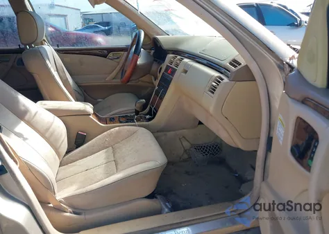 2001 Mercedes-Benz E 430 из США, поврежденный, VIN WDBJF70J61B261898